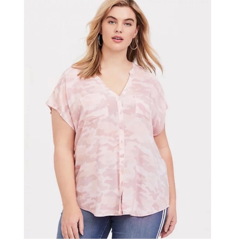 $10❤️Bundled Torrid Pink Camouflage Blouse